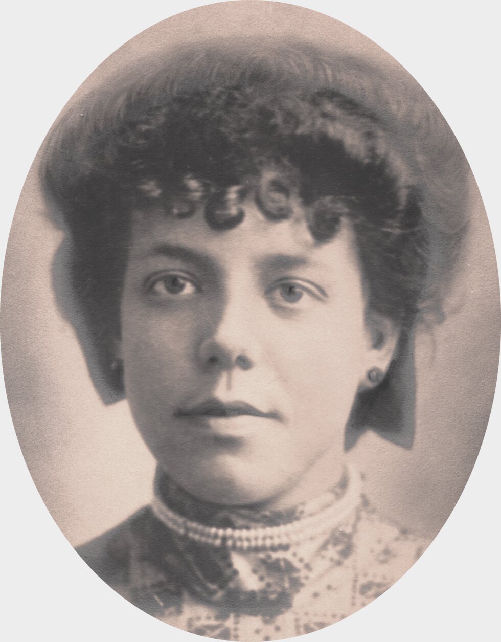 Portrait of a woman.