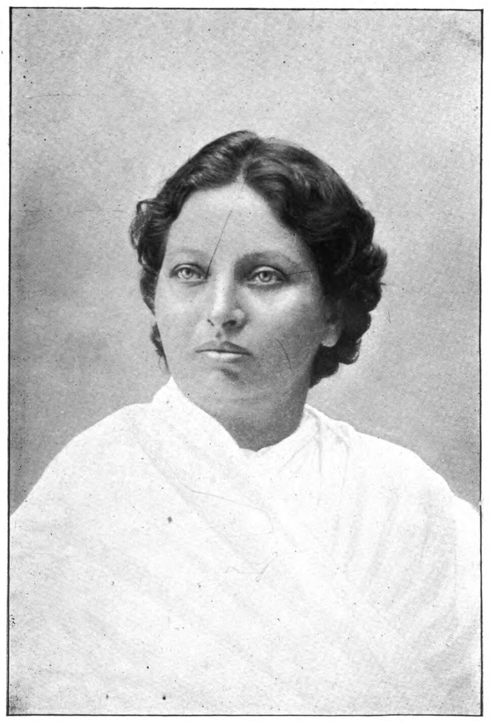 Head and shoulders portrait of Pandita Ramabai Sarasvati.