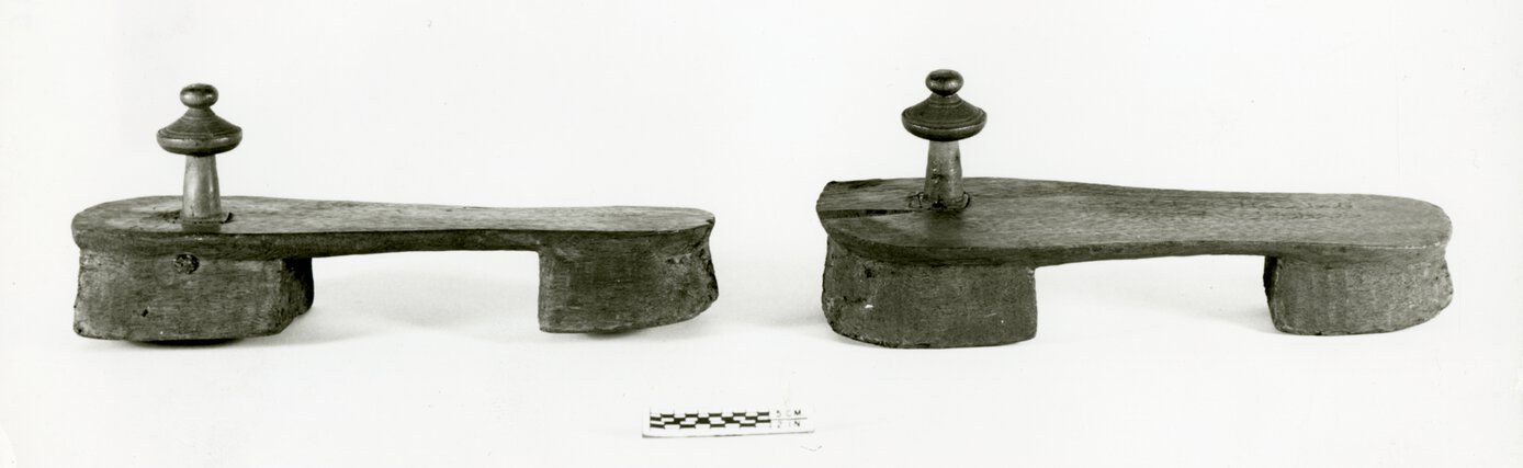 Tippu Tip's clogs shown lengthwise, with one on left, the other on right.